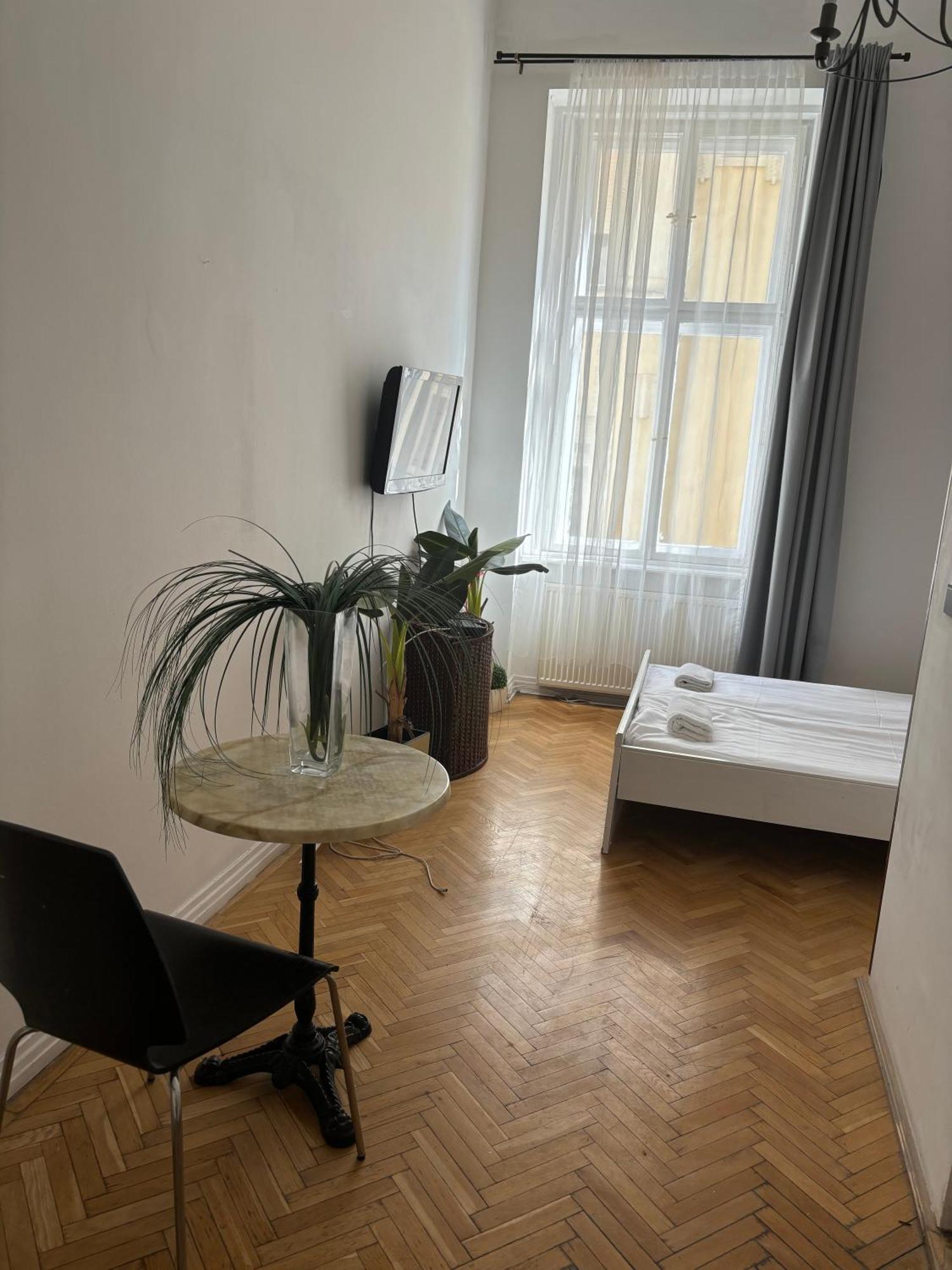 Apartmán Spring Roses Downtown Boutique On The Famous Vaci Fashion Street Free Coffee, Tee *